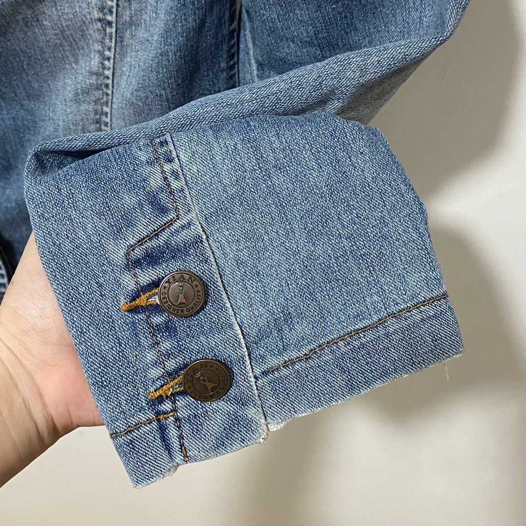 preloved denim jacket (Category: Coats, Jackets and Outerwear) located in Valenzuela. Submitted by selcycle (Listing ID 1328047796, Image 3). Description: SIZE: fits small to medium ✿ location: ugong, valenzuela city ✿ mop: gcash or bpi bank transfer ✿ mod: j&t or lalamove ✿ meet up: around morayta/españa message me for more pictures and/or if you have any question 🫶🏻.