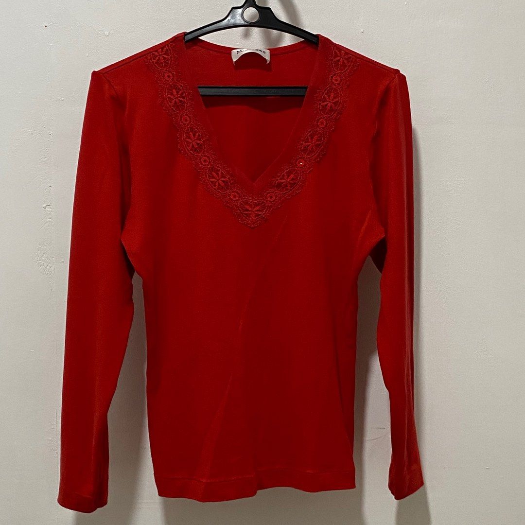 preloved red longsleeve (Category: Longsleeves) located in Valenzuela. Submitted by selcycle (Listing ID 1328048689, Image 2). Description: SIZE: fits small to medium ✿ location: ugong, valenzuela city ✿ mop: gcash or bpi bank transfer ✿ mod: j&t or lalamove ✿ meet up: around morayta/españa message me for more pictures and/or if you have any question 🫶🏻.
