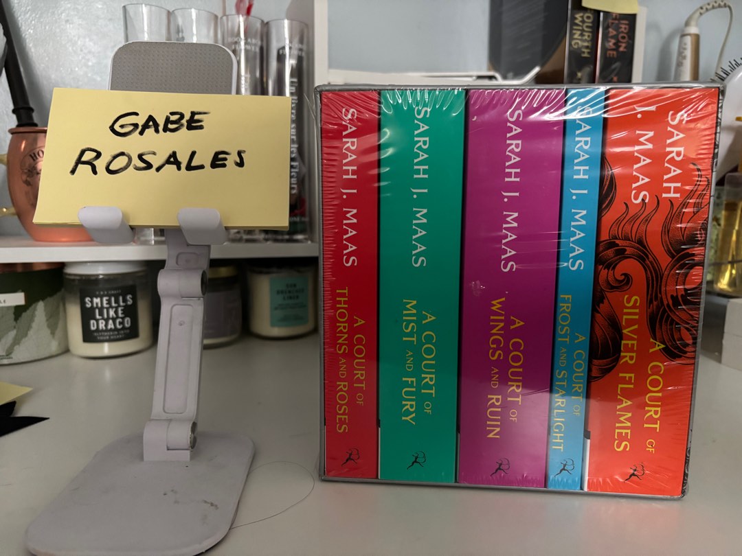 RUSH SALE A Court of Thorns and Roses ACOTAR   Throne of Glass