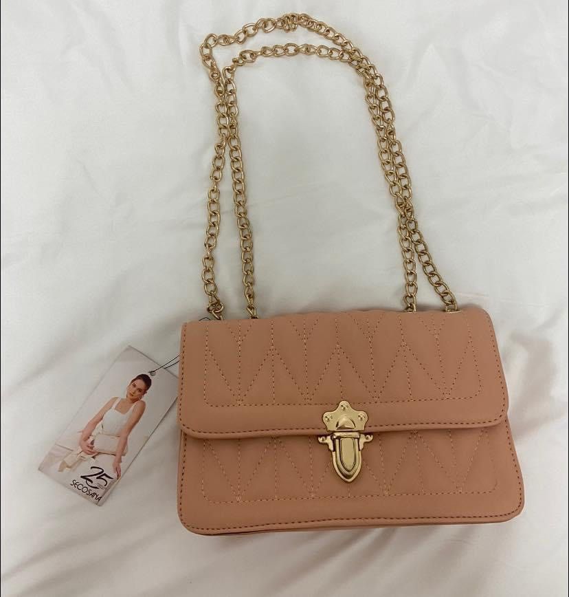 Secosana bag (Category: Cross-body Bags) located in Cavite. Submitted by iveeshaine (Listing ID 1328010594, Image 1). Description: Bought this for around 700.