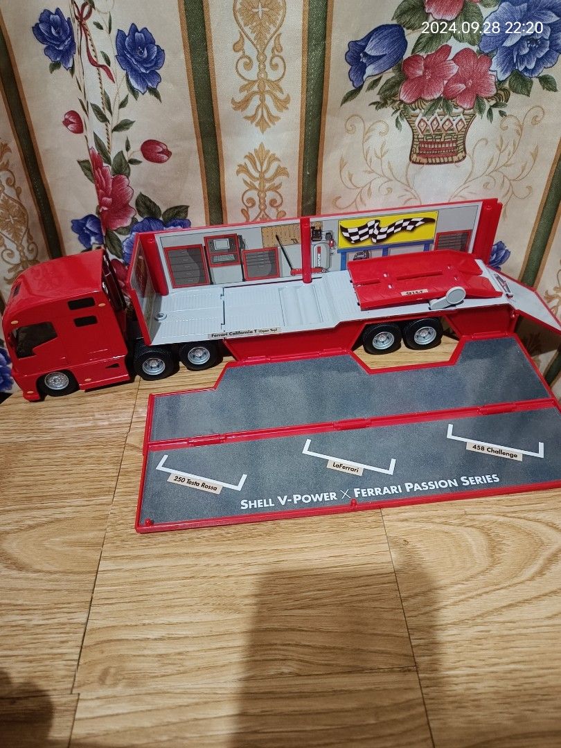 Shell trailer trucks (Category: Vehicle & Diecast Models) located in Baguio. Submitted by baguiobeans (Listing ID 1328027639, Image 3). Description: Issues seen on pictures.. Makinis pa yung isa may putol lang lock sa likod.. Yung isa may punit sticker at missing yung pinto sa likod.