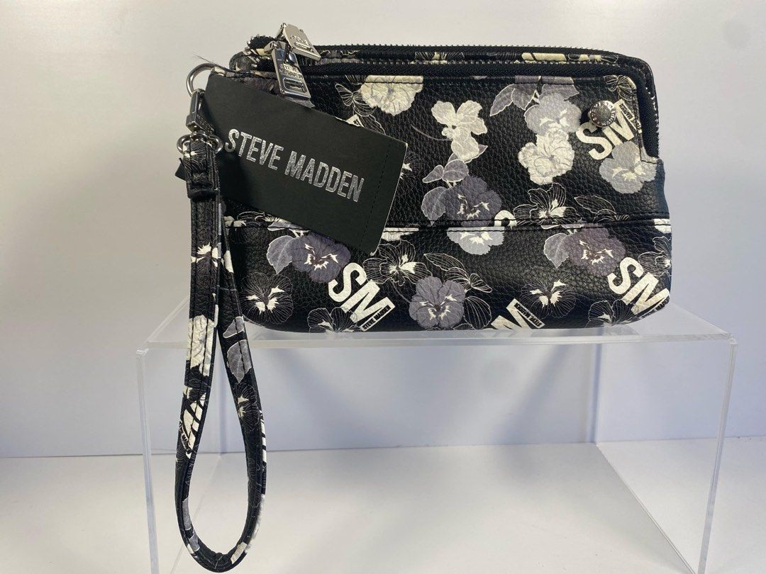 Steve Madden Wristlet (Category: Purses & Pouches) located in Calamba. Submitted by Cheires (Listing ID 1327925683, Image 3). Description: .