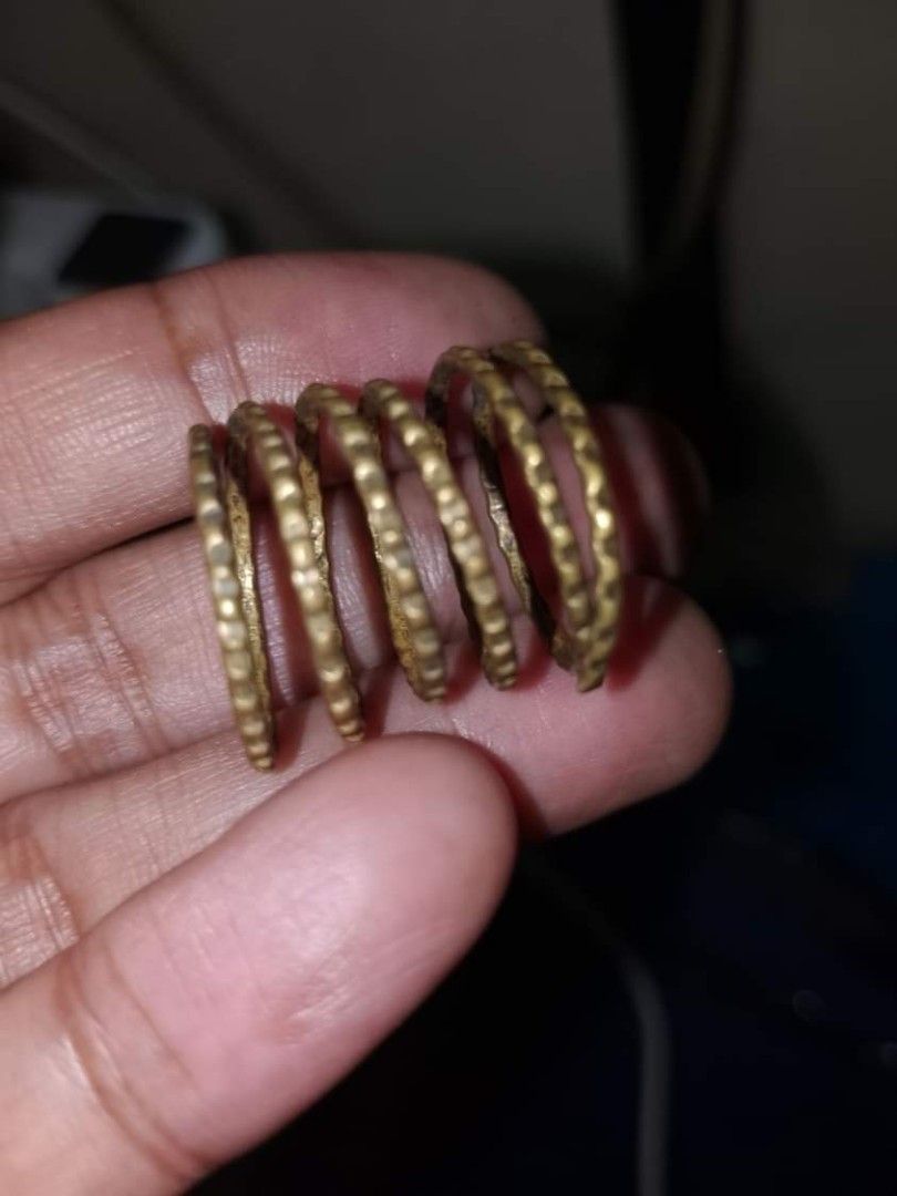T'boli Brass Ring (Category: Rings) located in Quezon City. Submitted by akosiluna44 (Listing ID 1328035227, Image 2). Description: almost new size 11 diameter is 65 mm From Lake Sebu, Cotabato City! #tboliring #ethnic #indigenous.