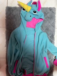 (Category: ) located in . Submitted by closetdeclutter08 (Listing ID 1328031012, Image 1). Description: .