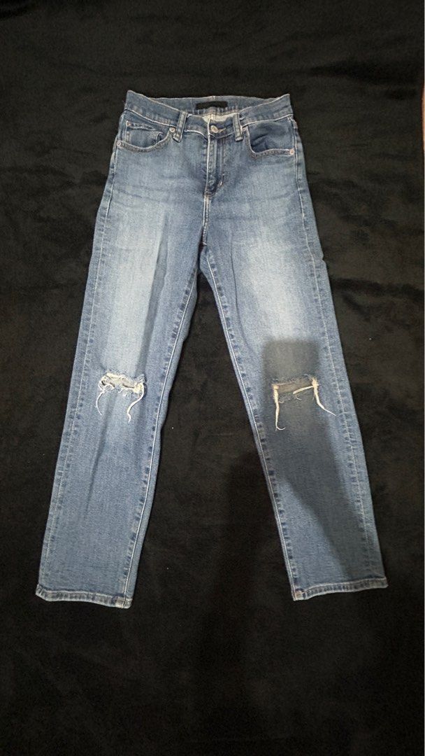 Uniqlo straight jeans (Category: Jeans) located in Quezon City. Submitted by superchargerr (Listing ID 1327966937, Image 1). Description: .