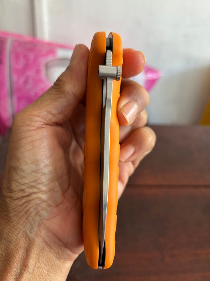 Victorinox folding knife, Hobbies & Toys, Collectibles & Memorabilia