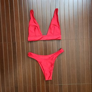 (Category: ) located in . Submitted by ribbonbons (Listing ID 1327917281, Image 1). Description: .