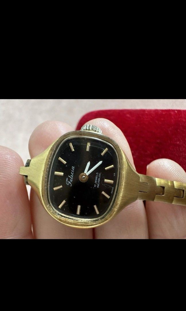 Vintage 70s Swiss Ladies Gold plated 17 jewel Felicia watch Incabloc Movement