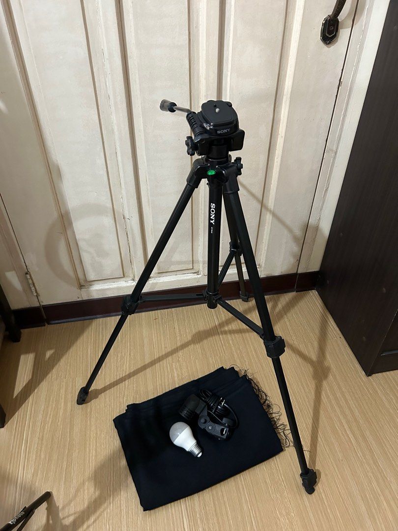 Vlogging set (Category: Electrical, Adaptors & Sockets) located in Makati City. Submitted by athena2824 (Listing ID 1327927639, Image 3). Description: Vloggers set 3 tripods led ring light extra light black backdrop 1500.