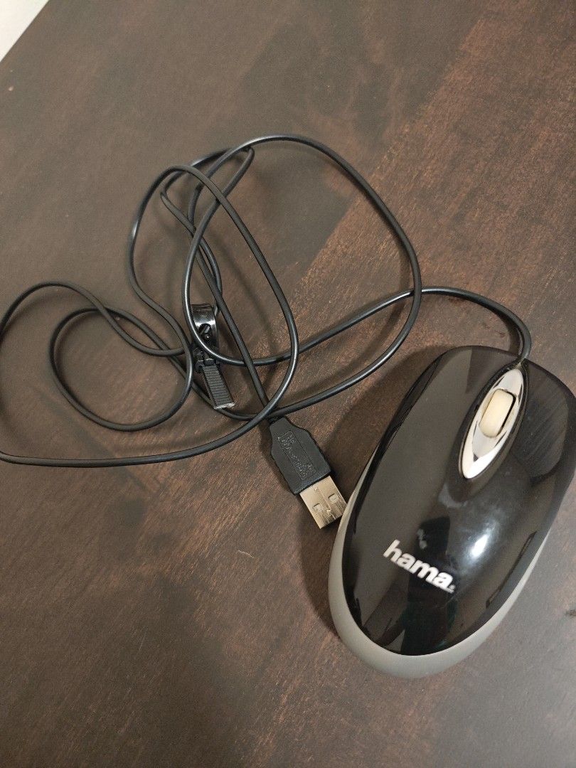 Wired Mouse (Category: Mouse & Mousepads) located in Singapore. Submitted by jameslh (Listing ID 1327994521, Image 1). Description: used wired mouse.