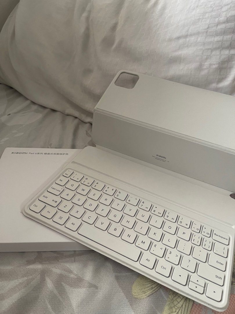 Xiaomi Keyboard (white) (Category: Android) located in Paranaque City. Submitted by caseycunanan (Listing ID 1327963149, Image 1). Description: with box :).