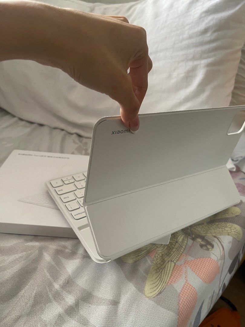 Xiaomi Keyboard (white) (Category: Android) located in Paranaque City. Submitted by caseycunanan (Listing ID 1327963149, Image 2). Description: with box :).