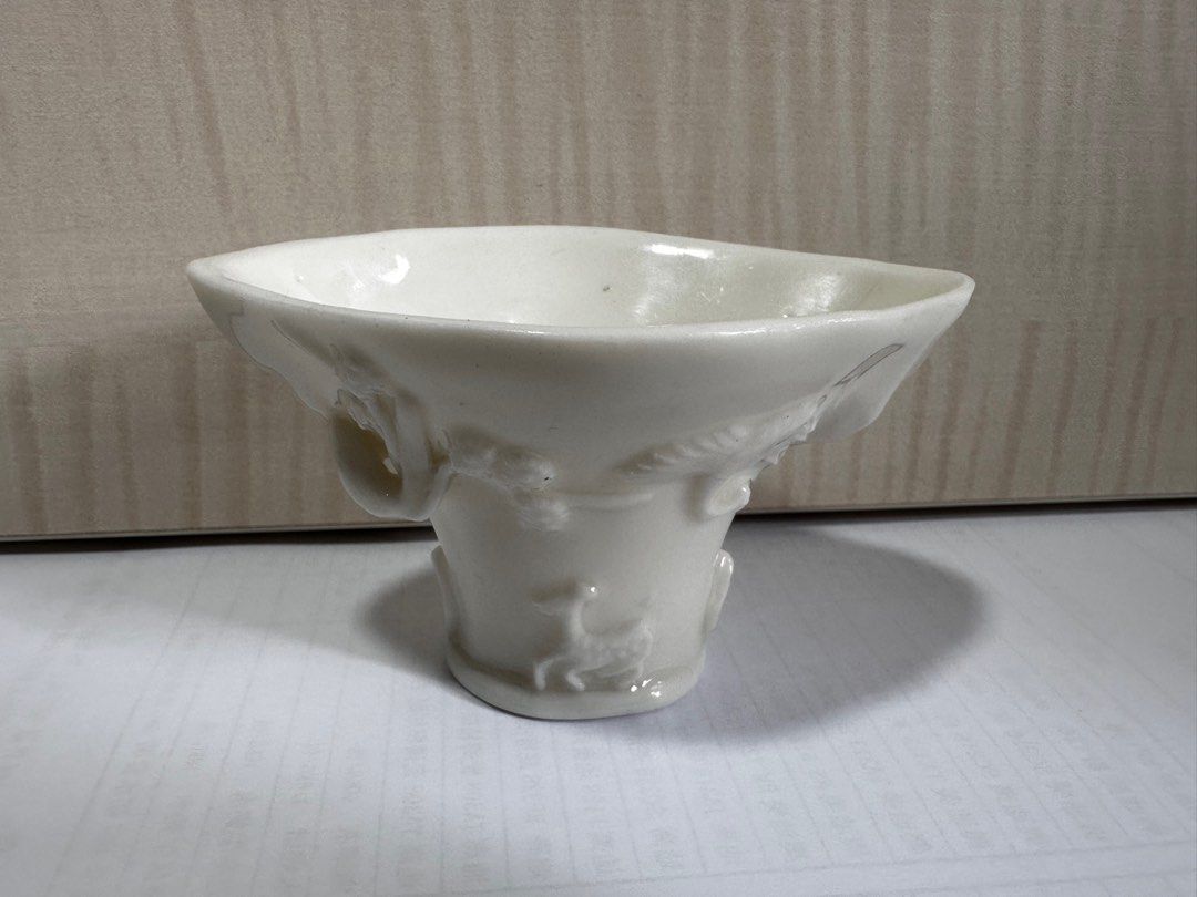 杯 （分類：復古收藏品）位於 Hong Kong。 由 lisali_520 提交（商品編號 1328114375，圖片 3）。簡介： 不要問真定假，什麼年代，什麼地方也有一些和你近似的！見到什麼，你認為合適的！就出價！高者得！。