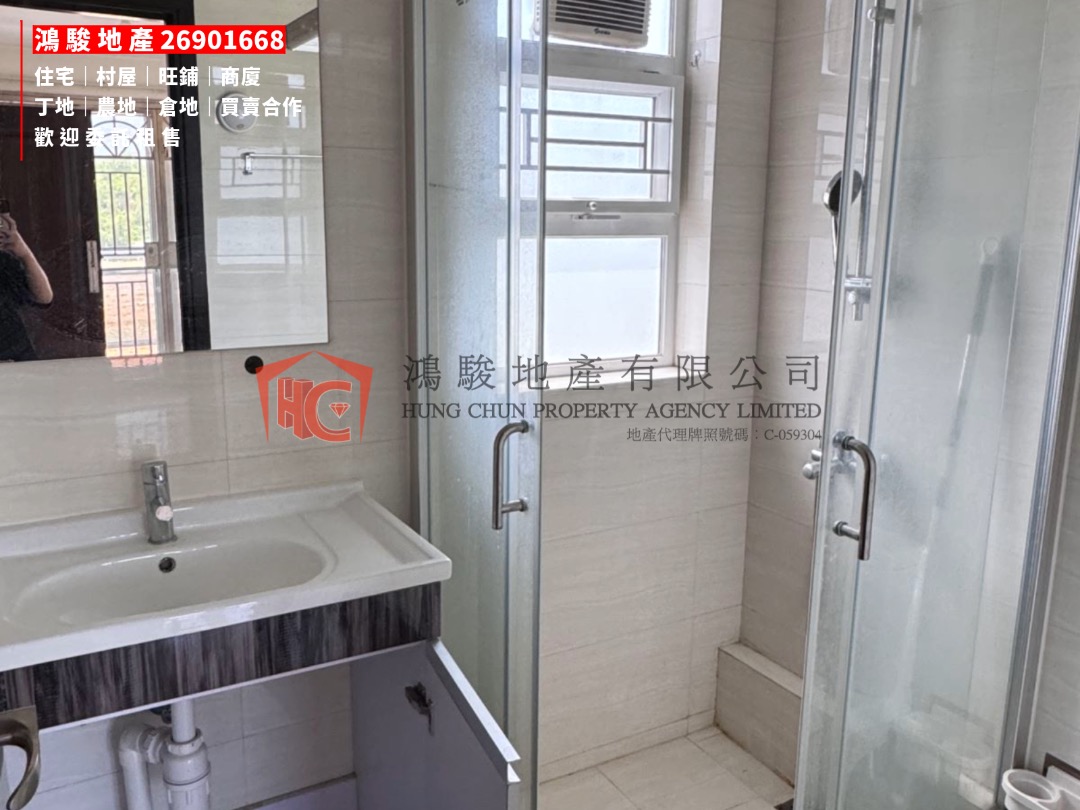 FOR RENT - Fanling Village House, 3-bedroom, 1 living room, with parking space63437737570433111
