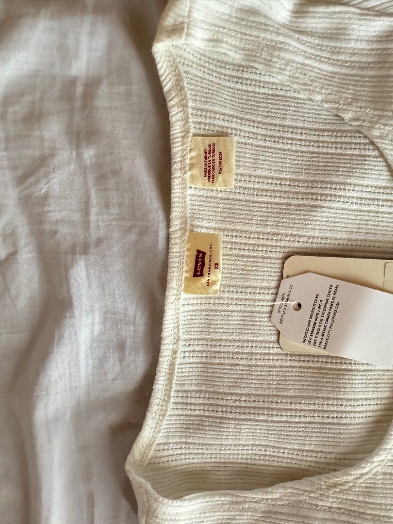 Levi’s Pointelle Top (XS) (Category: Shirts) located in Glan. Submitted by softgasps (Listing ID 1328084420, Image 3). Description: - Brand new with tags - size xs.