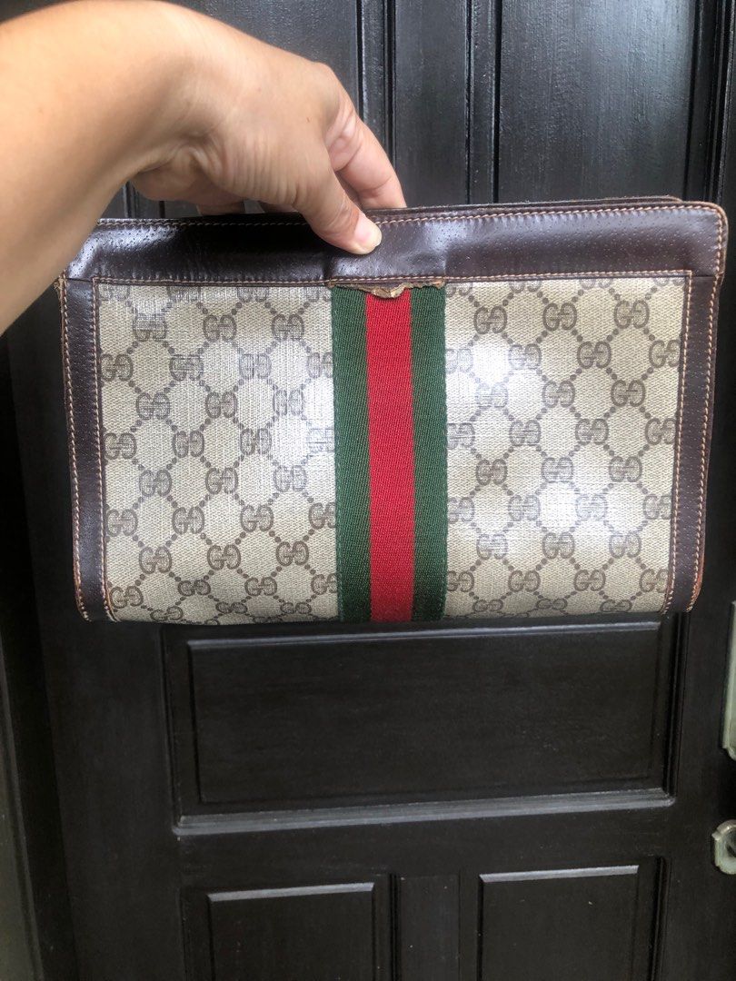 authentic Gucci vintage clutch modified sling bag (Category: Luxury Bags & Wallets) located in Pasig City. Submitted by maricrism68145 (Listing ID 1326396462, Image 2). Description: preloved from Japan.