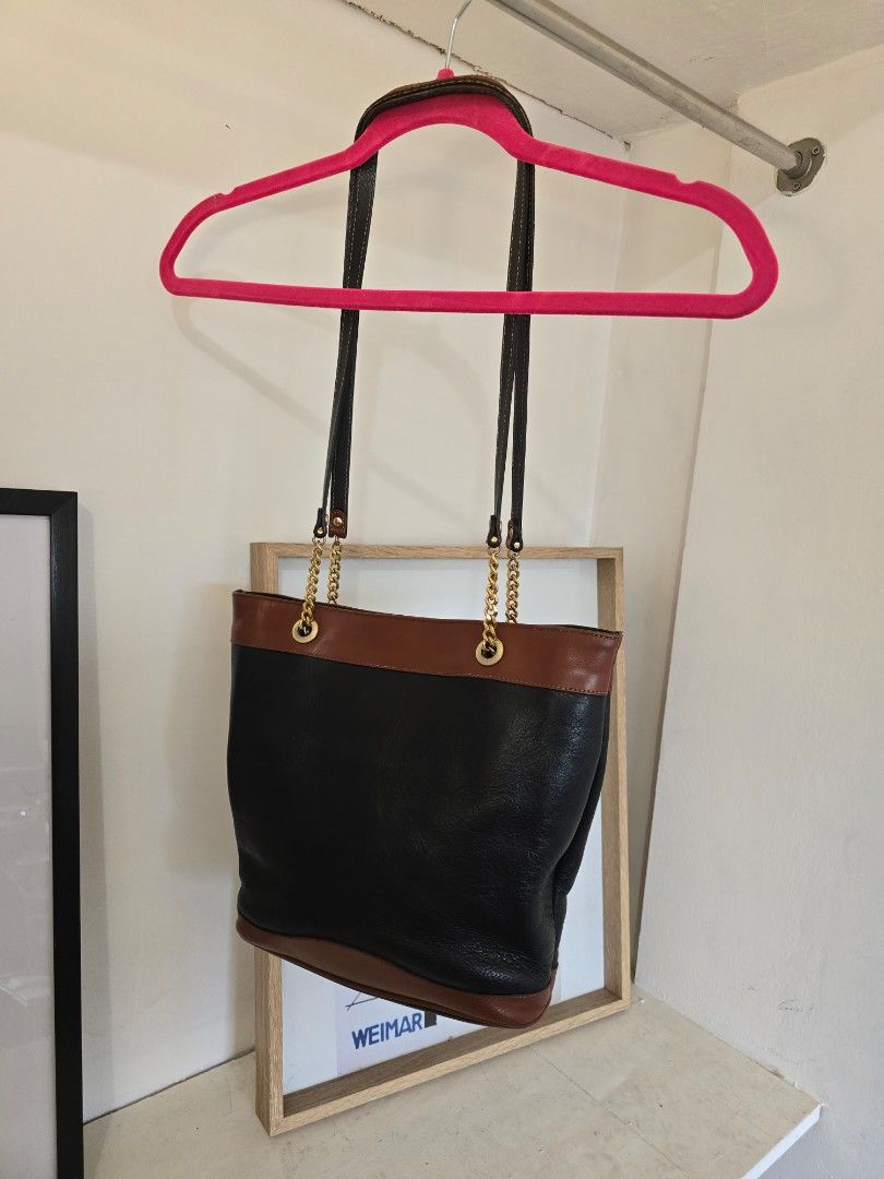 Authentic Vintage BALLY Pebbled leather chain bag (Category: Luxury Bags & Wallets) located in Pasig City. Submitted by kimjayson (Listing ID 1328137062, Image 2). Description: ‼️Please read‼️ Will not entertain questions that are already posted here. All items are Authentic. I do not, and will never own/sell fake or replicas. -------------------------------- Dimensions - 12x10 inches handle drop - 14 inches Location pick up 📍Valle Verde 2 Pasig