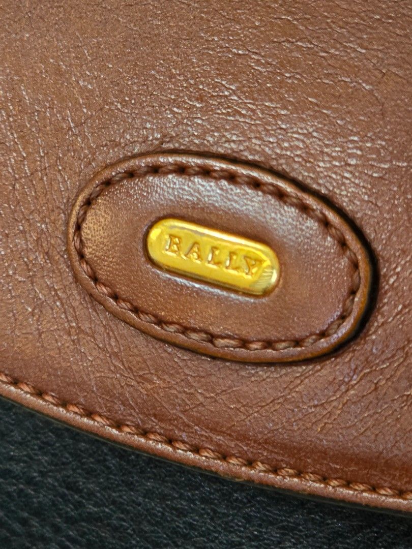 Authentic Vintage BALLY Pebbled leather chain bag (Category: Luxury Bags & Wallets) located in Pasig City. Submitted by kimjayson (Listing ID 1328137062, Image 3). Description: ‼️Please read‼️ Will not entertain questions that are already posted here. All items are Authentic. I do not, and will never own/sell fake or replicas. -------------------------------- Dimensions - 12x10 inches handle drop - 14 inches Location pick up 📍Valle Verde 2 Pasig