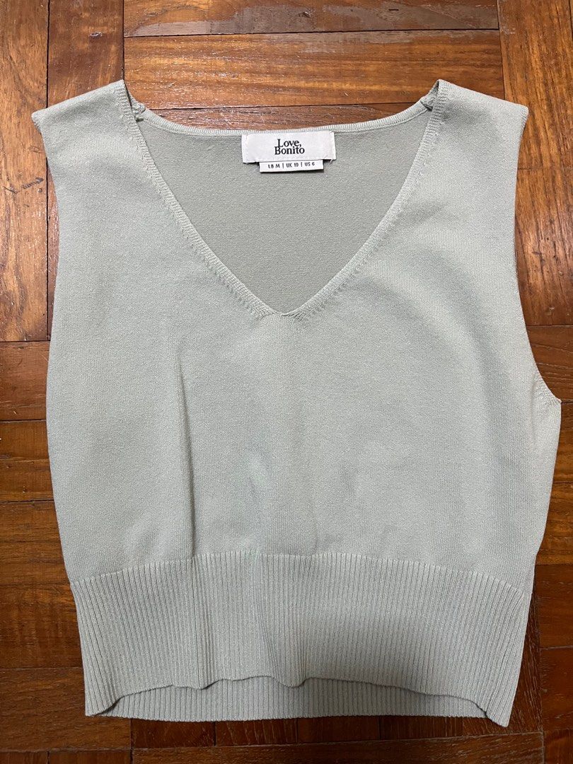 Basic Tops (Category: Sleeveless) located in Singapore. Submitted by jayohwhyy (Listing ID 1328202423, Image 2). Description: Basic versatile tops, all lightly used and still in good condition! Size M Take all for $10. Help me clear please .