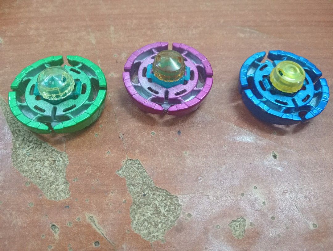 Beyblade 3 Metallic Colored Earth Aquila 145WD, Hobbies & Toys, Toys