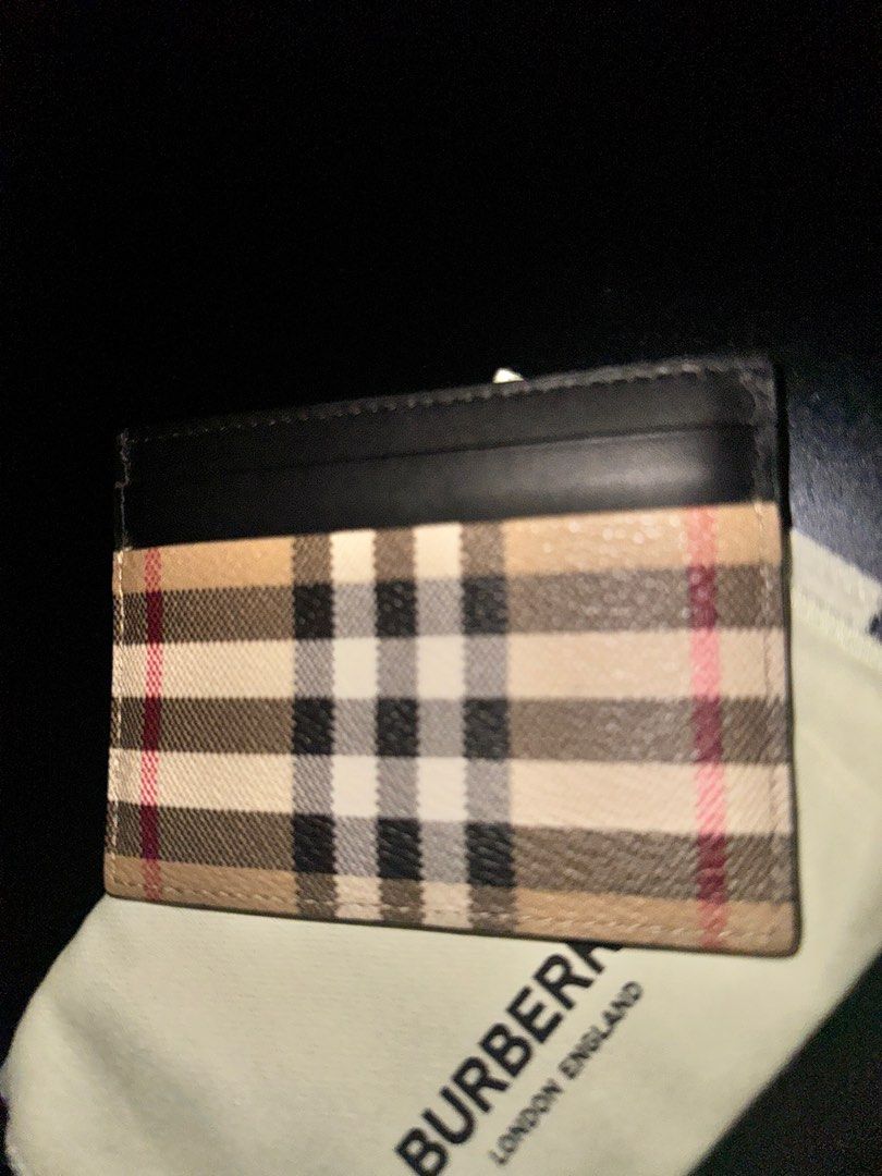 Burberry （分類：手袋及銀包）位於 Hong Kong。 由 uiuiuiui 提交（商品編號 1282002935，圖片 3）。簡介： 。