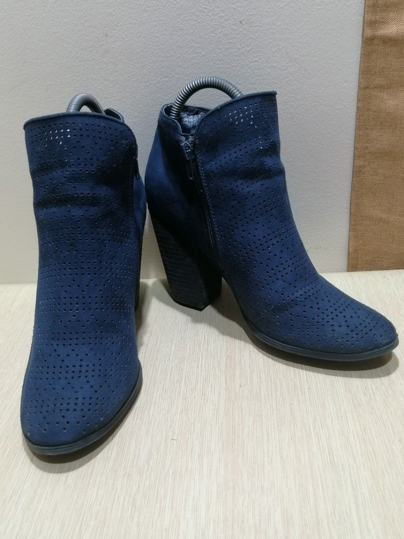 Carlos Santana Size 7.5 Women Suede Ankle Boots Women s Fashion Footwear Boots on Carousell