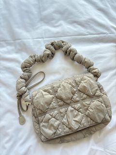 （分類：）位於 。 由 mic_preloved 提交（商品編號 1328239145，圖片 1）。簡介： 。