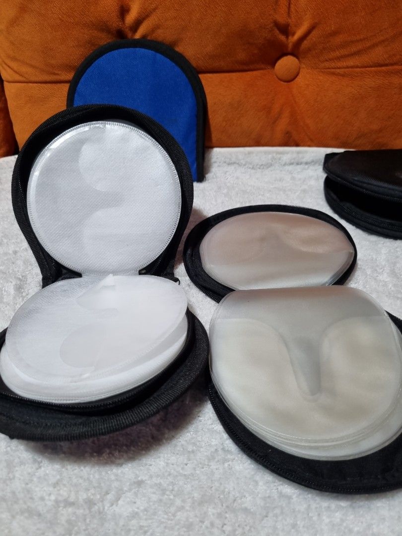 CD Case Bundle Set (Category: Portable Audio Accessories) located in Paombong. Submitted by sweetdeals0181656 (Listing ID 1328205873, Image 3). Description: 4 pieces CD case. Soft Case with washable stains. Sold as bundle..