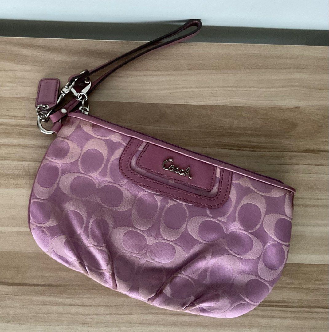 Coach pouch (Category: Bags & Wallets) located in Singapore. Submitted by momencle (Listing ID 1328137049, Image 1). Description: Length:23.5cm Height: 14cm.