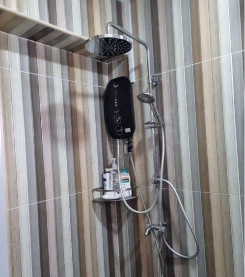 Common Room for Rental Telok Blangah Heights (Category: Room Rentals) located in Singapore. Submitted by creativelyloaded (Listing ID 1328170980, Image 3). Description: - ROOM AVAILABLE FROM 1 OCT 2024 - HIGH FLOOR, SUPER WINDY -NEWLY RENOVATED FULL HOUSE -FULLY FURNISHED - FAN,WIFI,QUEEN SIZE BED, WARDROBE, DRESSING TABLE - VERY ACCESSBILE - TELOK BLANGAH MRT - BUS STOP JUST BELOW BLOCK - 5 MINS TO VIVO CITY, - 24HR SUPERMARKET, WET MARKET ALL V