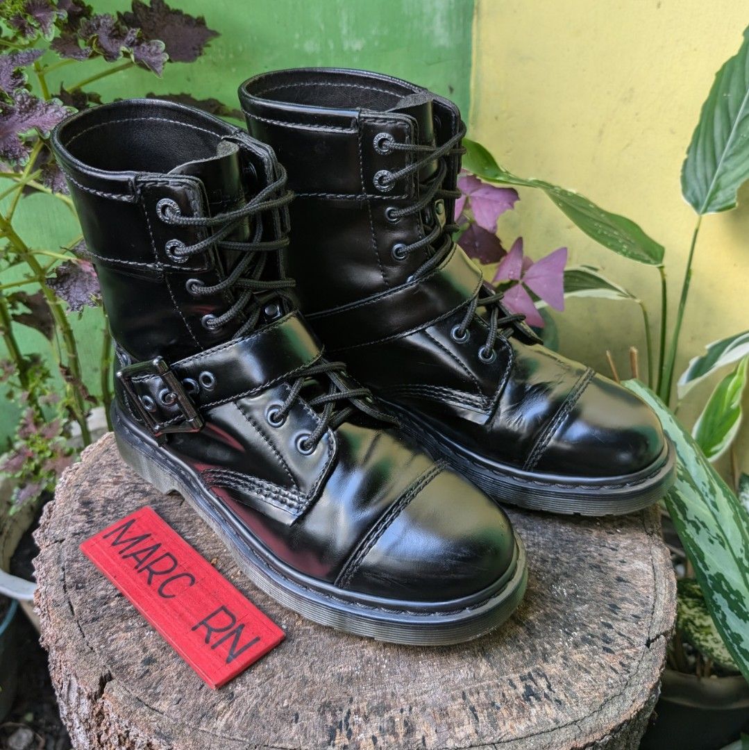 Dr Martens 1460M Triumph 8 eye Leather lace up boot w buckle Cap toe Black smooth