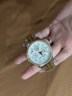 (Category: ) located in . Submitted by authentic_items_only_ (Listing ID 1328173882, Image 1). Description: .