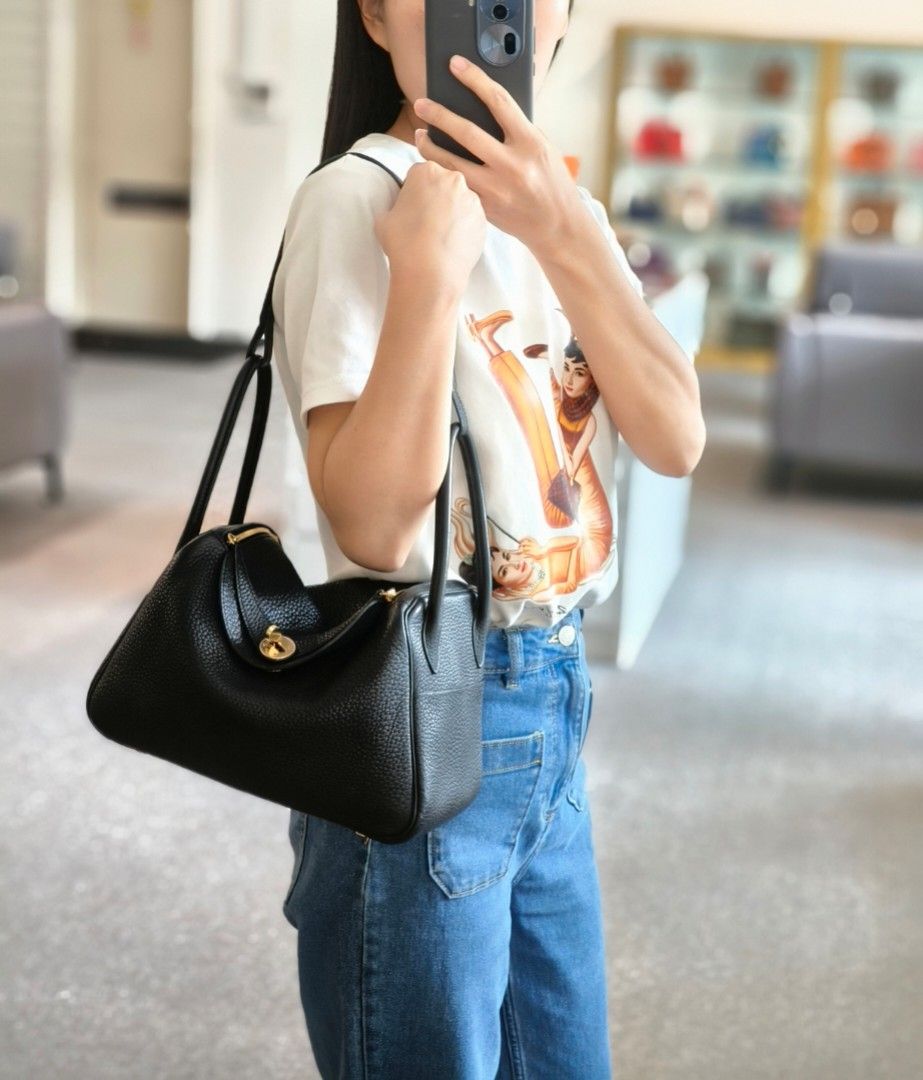 Lindy 26 black gold top