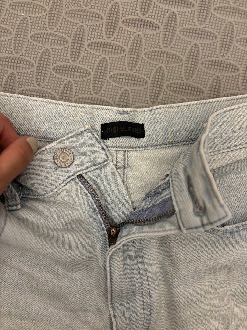 High waist shorts uniqlo (Category: Shorts) located in Quezon City. Submitted by xxryt (Listing ID 1328238385, Image 2). Description: High rise baggy shorts Uniqlo Rfs: preggy hindi na kasya lol.