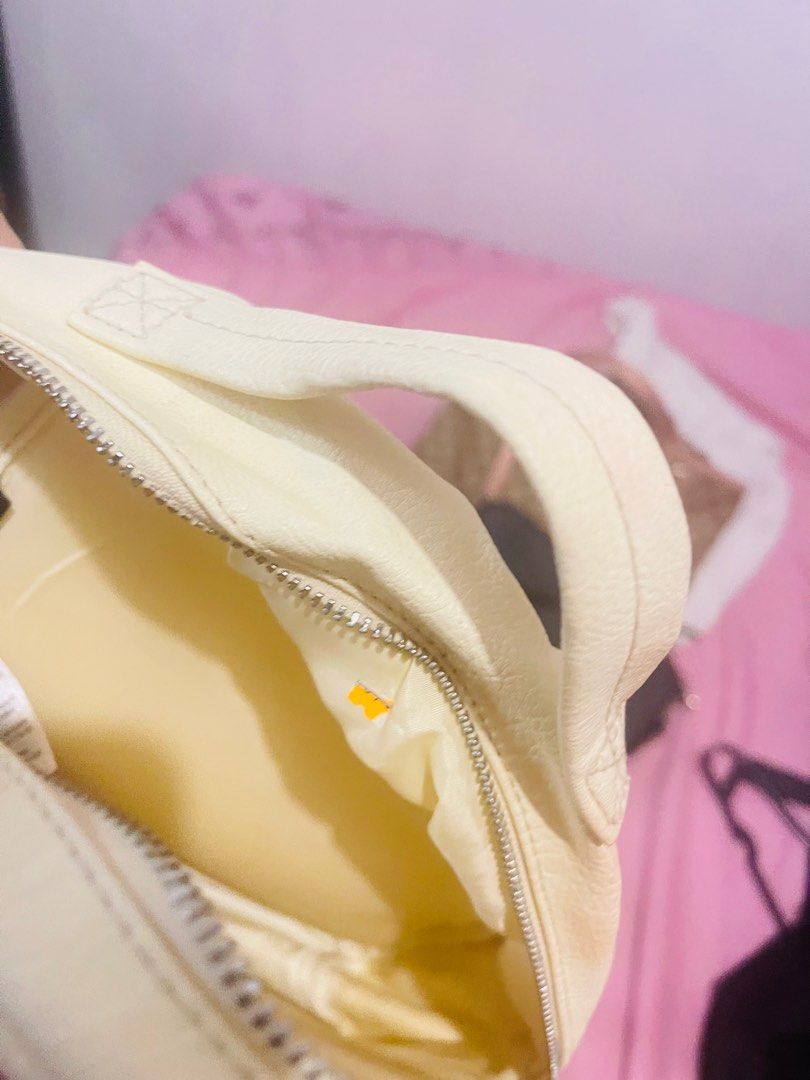 H&M Bag Pack (Category: Backpacks) located in Manila. Submitted by victoria.shop1 (Listing ID 1328233699, Image 3). Description: .