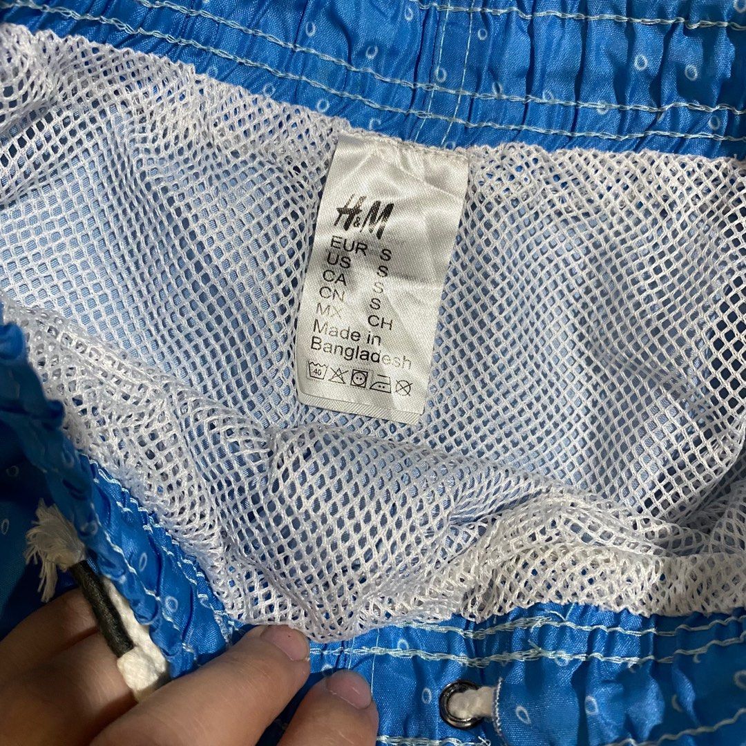 H&M summer shorts for men size small (Category: Shorts) located in Baliuag. Submitted by prelovedph5611 (Listing ID 1328103993, Image 2). Description: .