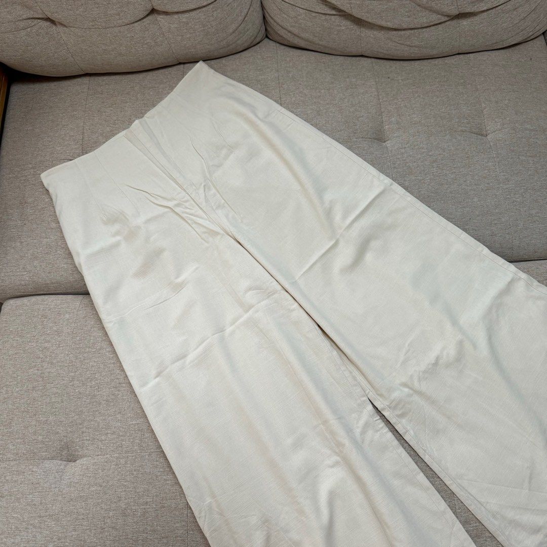 Love Bonito pants (Category: Other Bottoms) located in Paranaque City. Submitted by sams__stuff (Listing ID 1328126941, Image 2). Description: brand new and still with tag rfs: too big and hassle to return.
