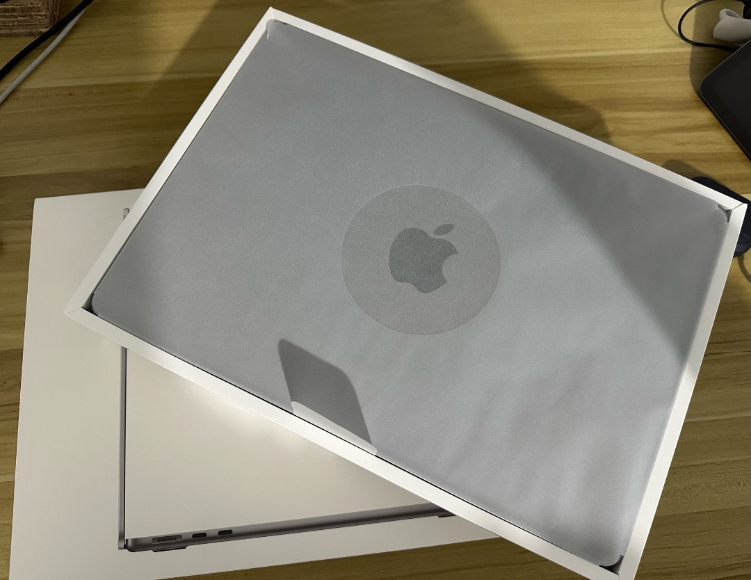 上げ直し)MacBook AirM2/16GB/256GBスト