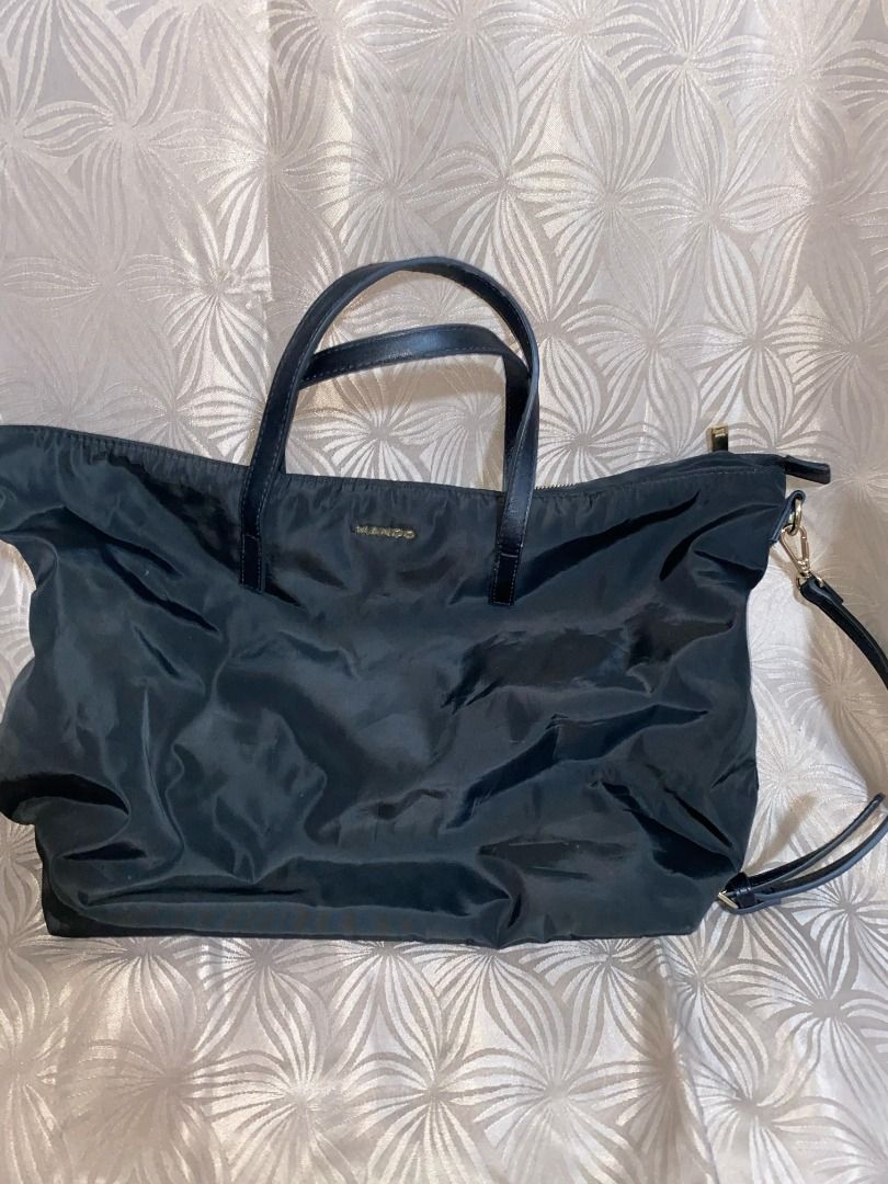 Mango Handbag Waterproof (Category: Luxury Bags & Wallets) located in Quezon City. Submitted by vayandels (Listing ID 1328227907, Image 2). Description: Brand new with Tags Waterproof! reflective siya maganda in person. Never been used NEGOTIABLE Rfs: Padala lang ni tita not my type. .