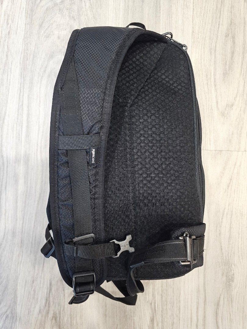 Pacsafe Camsafe X9
