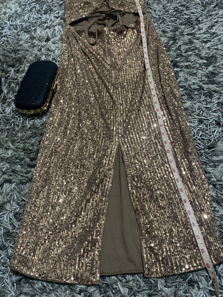 Party/ Evening/ Event glittered dress (Category: Dresses) located in Pasig City. Submitted by pick_shoppe (Listing ID 1328157124, Image 3). Description: -large on tag (check photo for actual measurement) -kris cross back (adjustable to desired fitting) -with back slit -very elegant and classy .