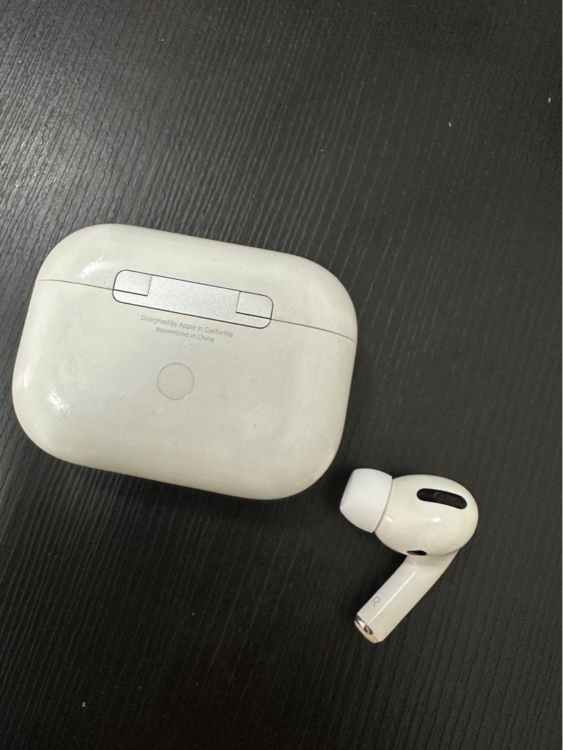 Right Airpod pro 1st generation with charger case (lightning )  蘋果耳機第一代入耳式右耳&叉電盒