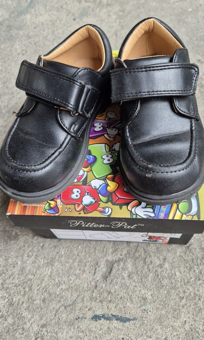 School shoes size 26 Good as New (Category: Babies & Kids Fashion) located in Pasig City. Submitted by bubbles2022 (Listing ID 1328088759, Image 2). Description: Bought at SM Dept Store for 1.4k / Like new. Used for 3months only. Size 26. used by my 3yo.
