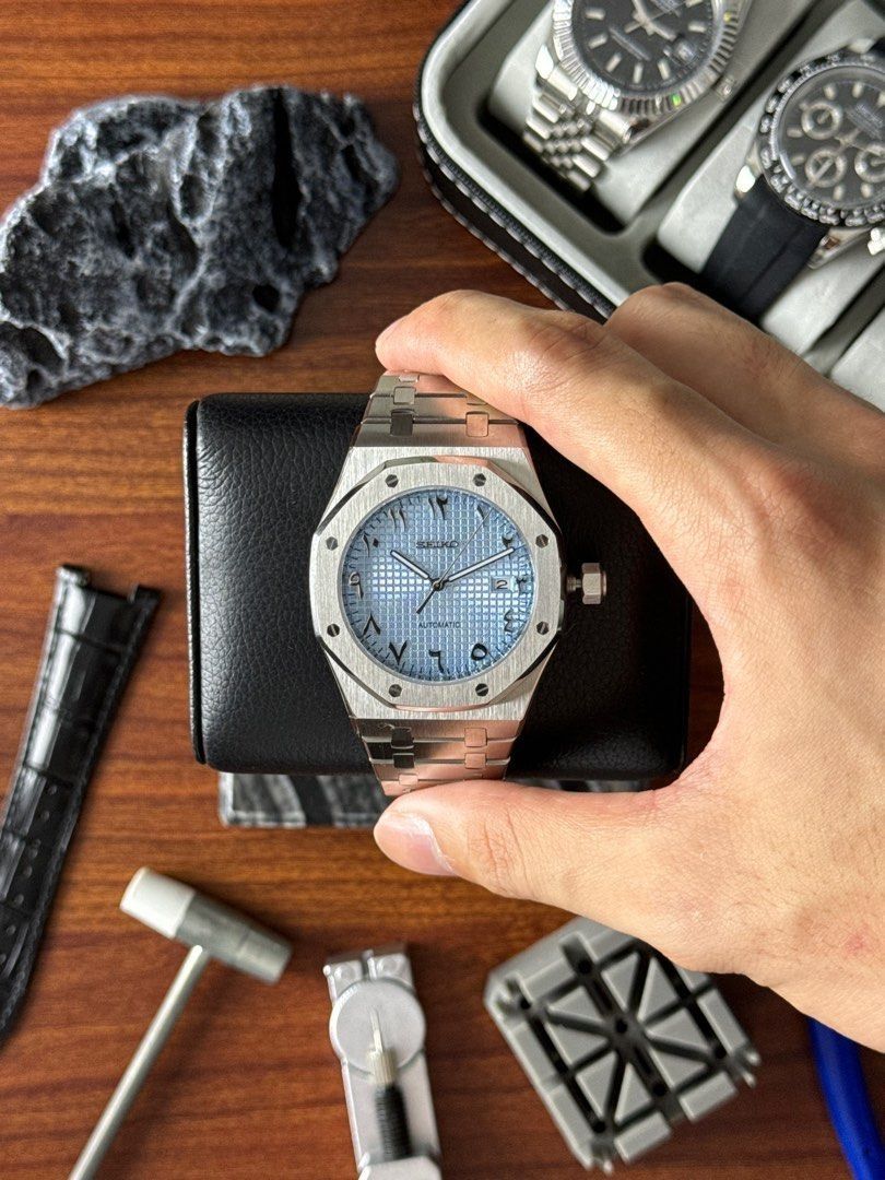 Seiko Ice Blue Arabic Royal Oak Mod Watch (Category: Luxury Watches) located in Quezon City. Submitted by mnl.chll (Listing ID 1328249533, Image 2). Description: Seiko Ice Blue Arabic Royal Oak Mod Watch Case: Stainless steel Weight: 150g for comfortable wear Diameter: 40mm, balanced for most wrists Strap: Stainless Steel Rose Gold with Butterfly Clasp Movement: Seiko NH35A Automatic Mechanical TMI Mode of Payment: BANK/GCASH A ₱2,000 down paymen