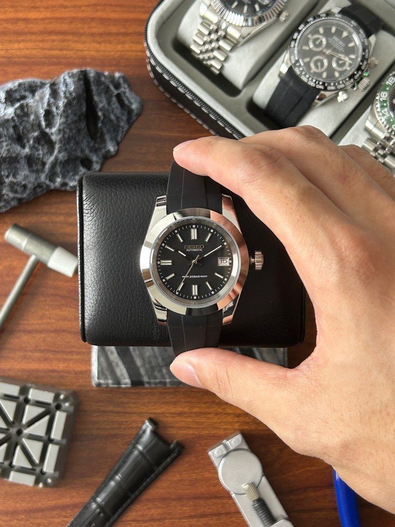 Seiko Oyster Perpetual Datejust Watch (Category: Luxury Watches) located in Quezon City. Submitted by mnl.chll (Listing ID 1328250611, Image 2). Description: Seiko Oyster Perpetual Datejust Watch Case: Stainless steel Weight: 150g Diameter: 39mm (also available in 36mm) Strap: Customizable (OYSTER/JUBILEE) Movement: Seiko NH35A Automatic Mode of Payment: BANK/GCASH A ₱2,000 down payment (DP) is required to confirm your order, with the remaining b