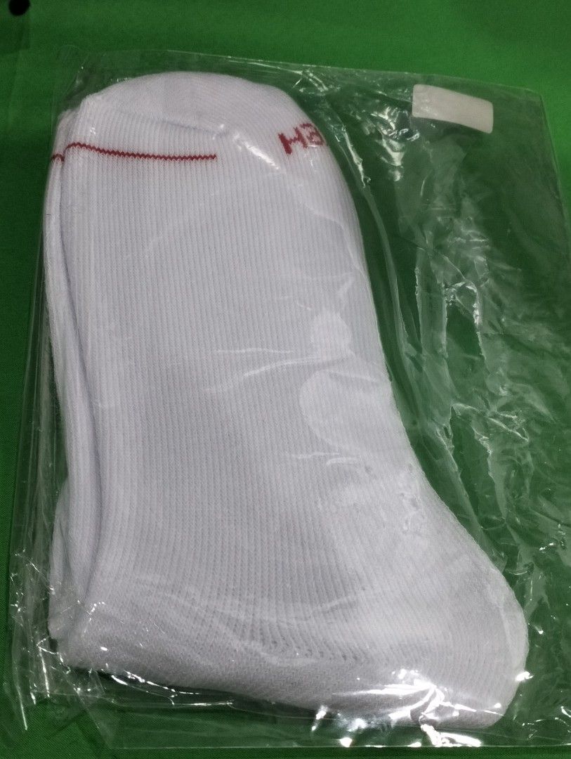 Supreme Hanes Crew Socks White (Single Pair) - Size 6-12 (Category: Socks) located in Davao. Submitted by soleace (Listing ID 1328241041, Image 3). Description: 100% Authentic Brand New MOP:Gcash/Maya.