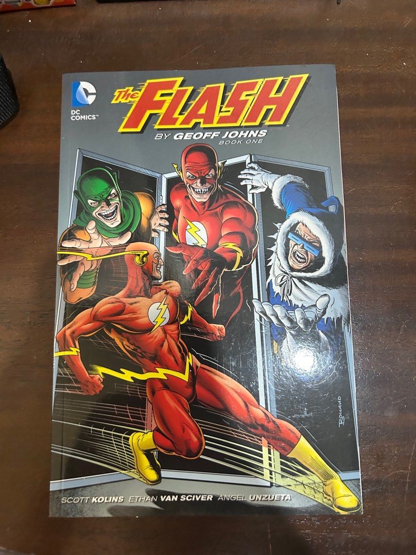 The Flash Book One, Hobbies & Toys, Books & Magazines, Comics & Manga ...