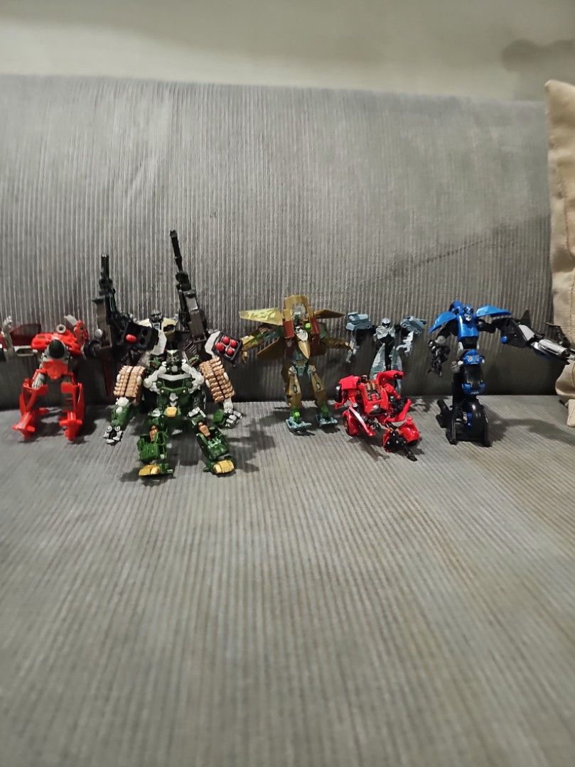 Transformers Figures (Category: Toy Figures) located in Singapore. Submitted by desmond8999 (Listing ID 1328186183, Image 1). Description: $15 each.