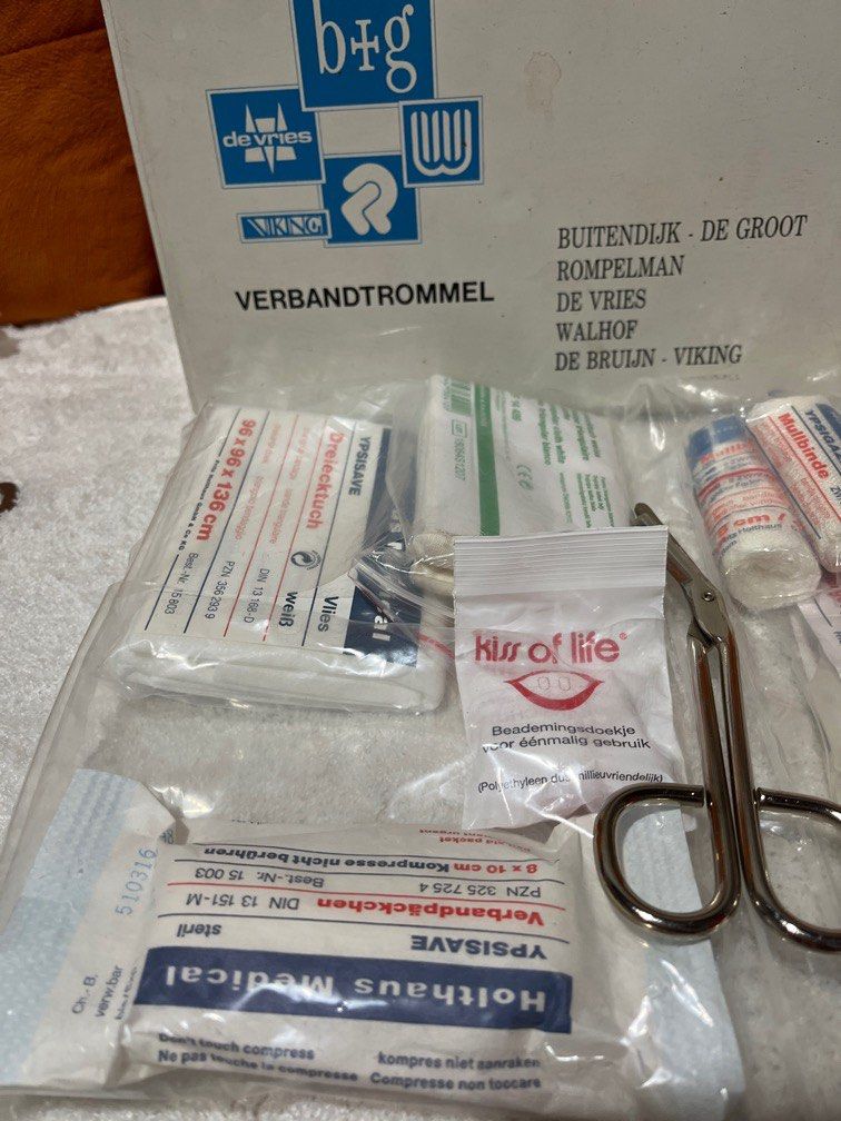 Vintage Emergency Medicine Kit (Category: Medical Supplies & Tools) located in Paombong. Submitted by sweetdeals0181656 (Listing ID 1328221246, Image 2). Description: Vintage wound dressing kit from UK..