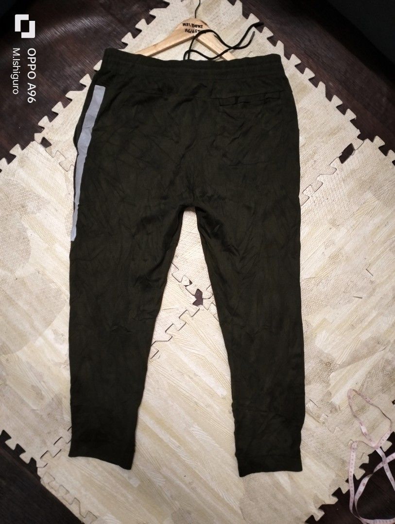 wade jogger (Category: Joggers) located in Victoria. Submitted by fourem_clothingstore (Listing ID 1328187319, Image 2). Description: Wade jogger excellent condition and colorate ✅ ✅ ✅ 3xl ontag actual 34 stretchable upto 42 waistline 38.5 Lenght issue ❌❌❌.